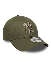New Era Green Outline Camo 9Forty New York Yankees Cap - Image 3 of 5