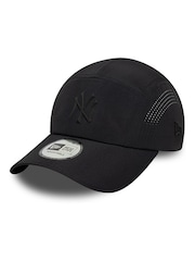 New Era Black Tech Midi Runner New York Yankees Cap - Image 1 of 5