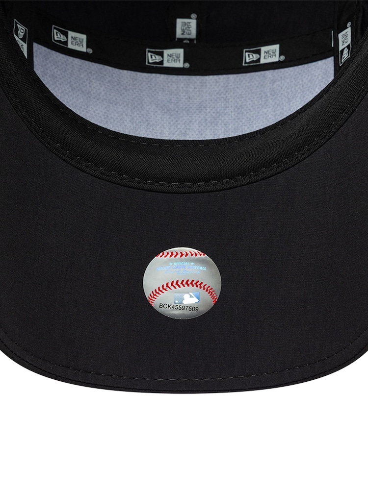 New Era Black Tech Midi Runner New York Yankees Cap - Image 5 of 5 New Era Black Tech Midi Runner New York Yankees Cap - Image 5 of 5