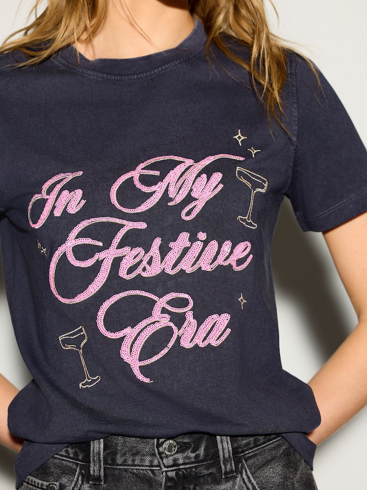 Blau - Festive Era Graphic Christmas Short Sleeve T-Shirt - Bild 4 von 4
