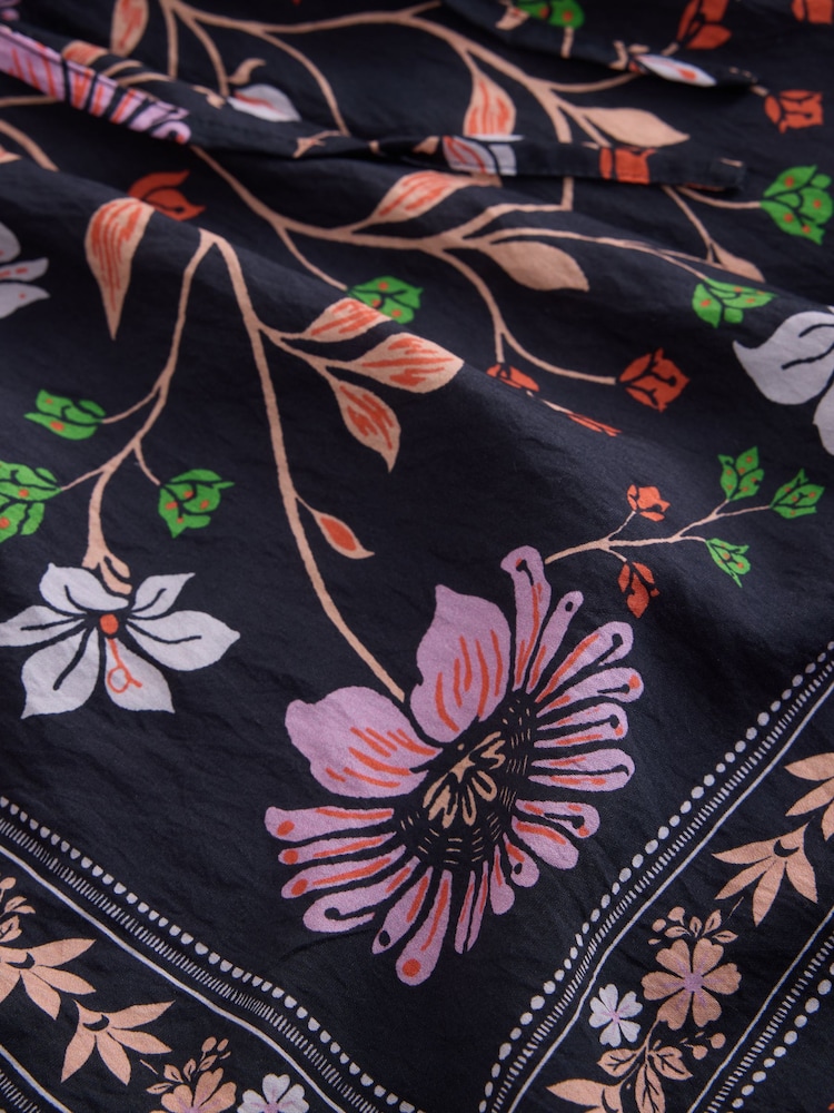 Navy Pink Floral Print - Shorts - Bild 8 von 8 Navy Pink Floral Print - Shorts - Bild 8 von 8
