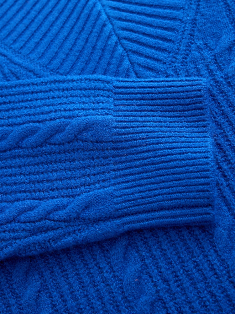 Kobaltowy niebieski - Supersoft Cable Knit V-Neck Mid Length Jumper - Obraz 3 z 3 Kobaltowy niebieski - Supersoft Cable Knit V-Neck Mid Length Jumper - Obraz 3 z 3
