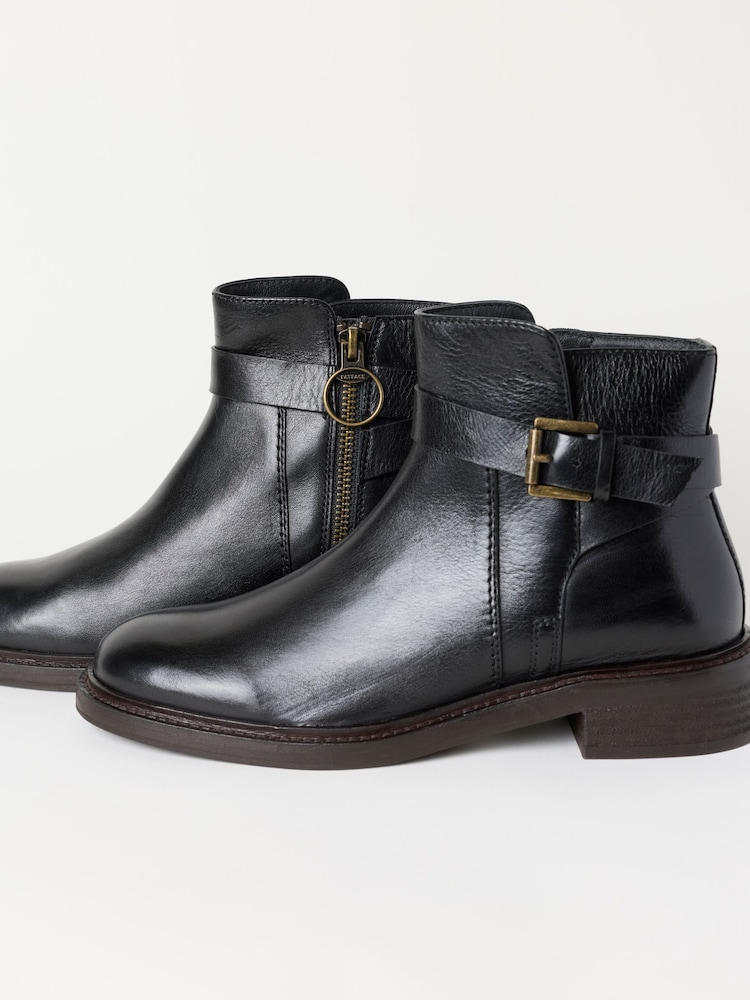 Schwarz - FatFace Stiefeletten aus Leder in breiter Passform mit Schnalle - Bild 2 von 3