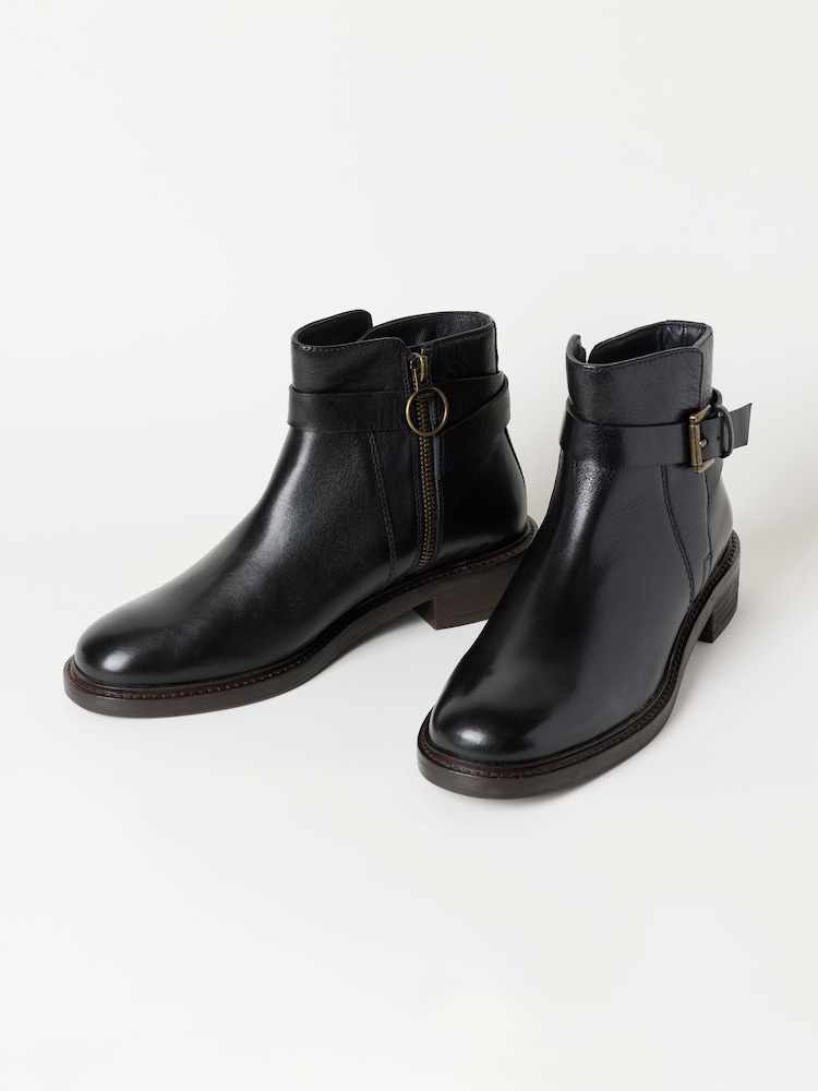 Schwarz - FatFace Stiefeletten aus Leder in breiter Passform mit Schnalle - Bild 3 von 3