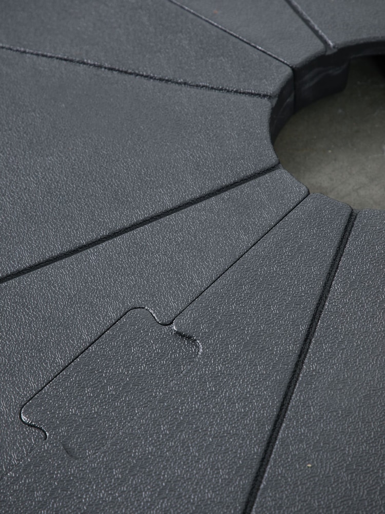 Gallery Home Black Valletta Cantilever Garden Parasol Base - Image 2 of 4