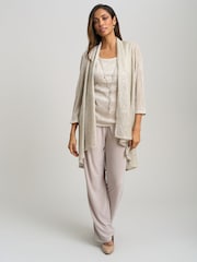 بدلة من ثلاثة قطع برّاقة مجعّدة Natasha من Gina Bacconi - صورة 3 من 9