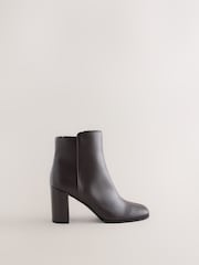 Czekoladowy brąz - Buty Forever Comfort® na wysokim obcasie klockowym - Obraz 1 z 9