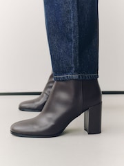 Czekoladowy brąz - Buty Forever Comfort® na wysokim obcasie klockowym - Obraz 5 z 9