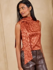 Rust Brown - Love & Roses na Animal Print Satin Jaqcuard Tie Neck na Pang-itaas na Walang Manggas - Larawan 1 ng 5