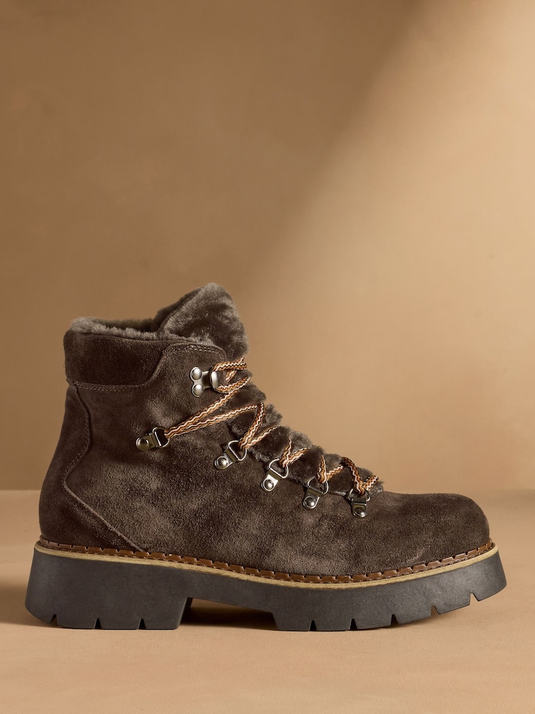 Russell & Bromley Brown Firbank Classic Ankle Boots - Image 2 of 7 Russell & Bromley Brown Firbank Classic Ankle Boots - Image 2 of 7