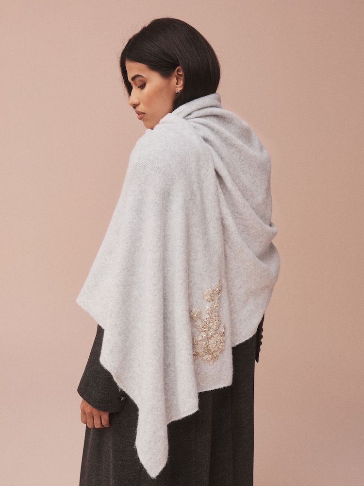 B by Ted Baker Grey Diamante Applique Knitted Wrap Scarf - Kuva 1 / 5
