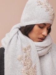 B by Ted Baker Grey Diamante Applique Knitted Wrap Scarf - Kuva 3 / 5