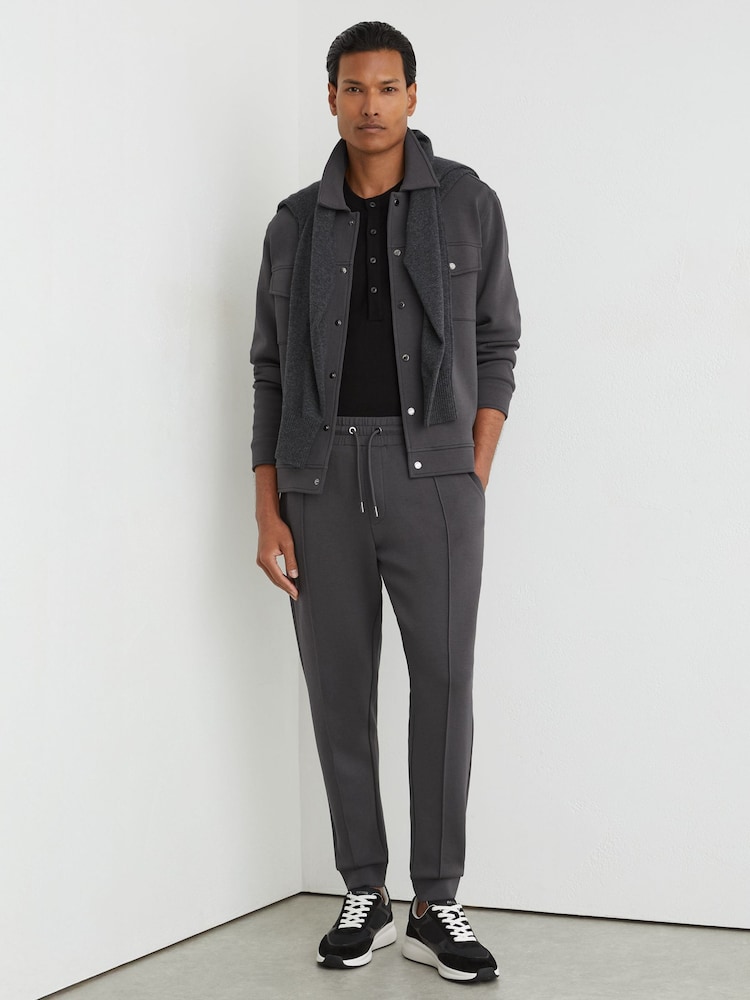 Anthrazitgrau - Reiss Finn Premium Interlock Cuffed Joggers - Bild 1 von 6 Anthrazitgrau - Reiss Finn Premium Interlock Cuffed Joggers - Bild 1 von 6