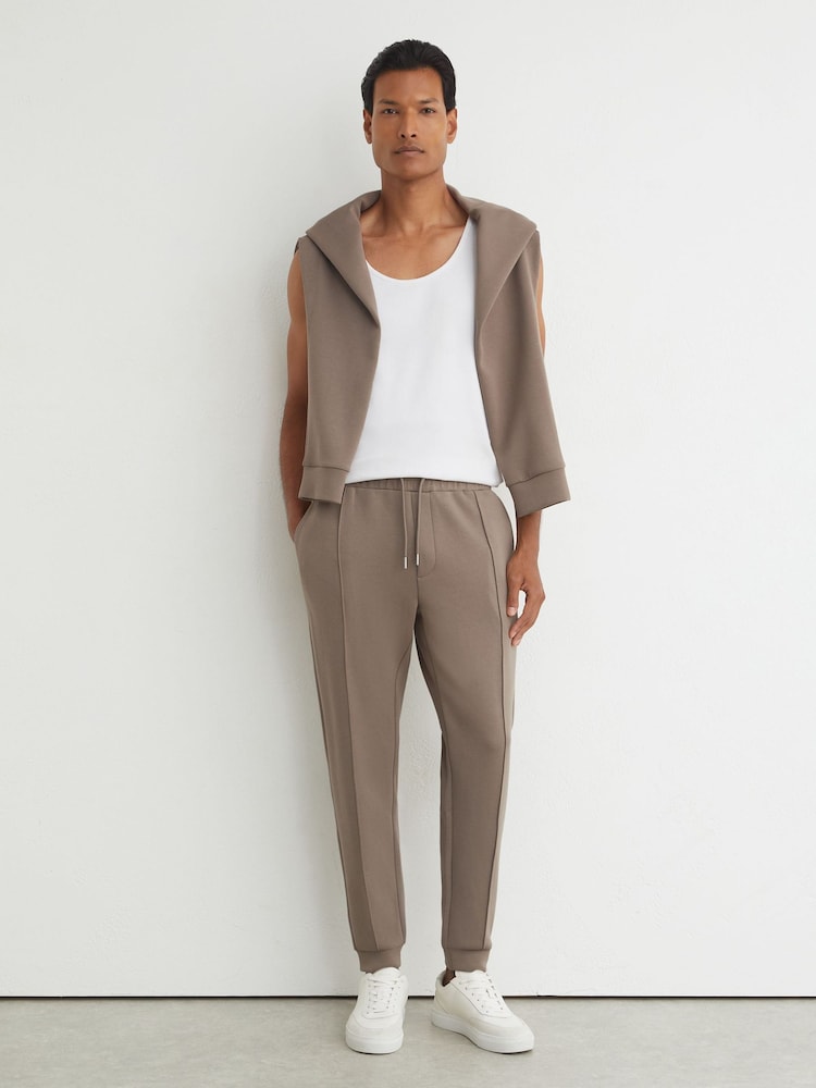 Pilzbraun - Reiss Finn Premium Interlock Cuffed Joggers - Bild 1 von 6 Pilzbraun - Reiss Finn Premium Interlock Cuffed Joggers - Bild 1 von 6