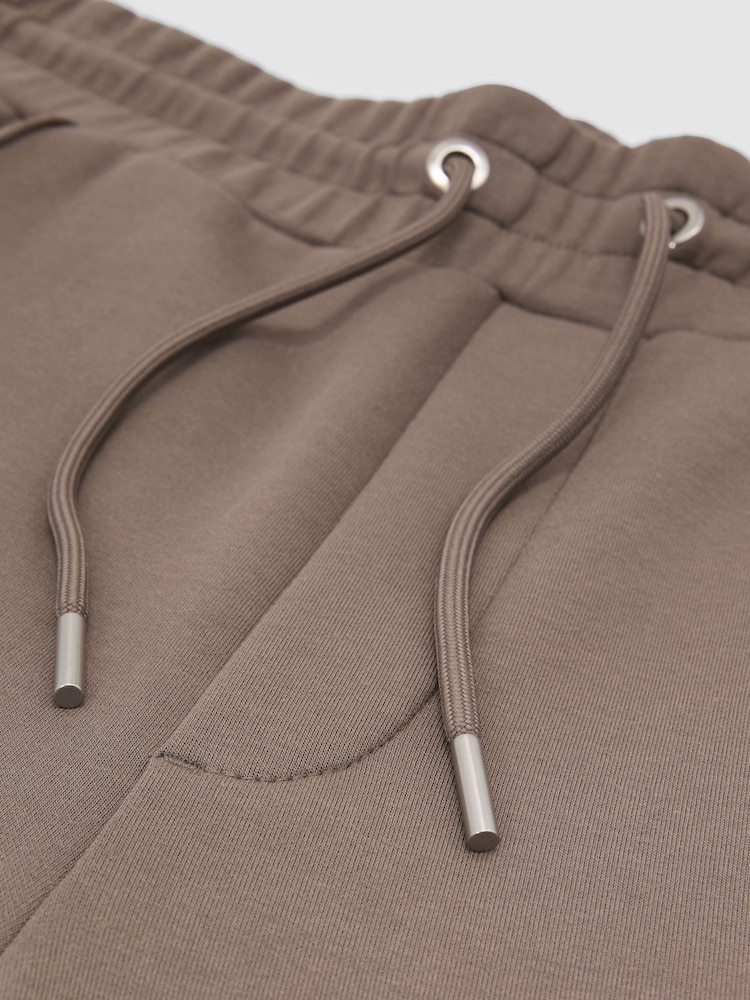 Pilzbraun - Reiss Finn Premium Interlock Cuffed Joggers - Bild 6 von 6 Pilzbraun - Reiss Finn Premium Interlock Cuffed Joggers - Bild 6 von 6