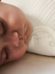 The Little Green Sheep Ecru Muslin 1.0 Tog Baby Sleeping Bag - Image 2 of 6