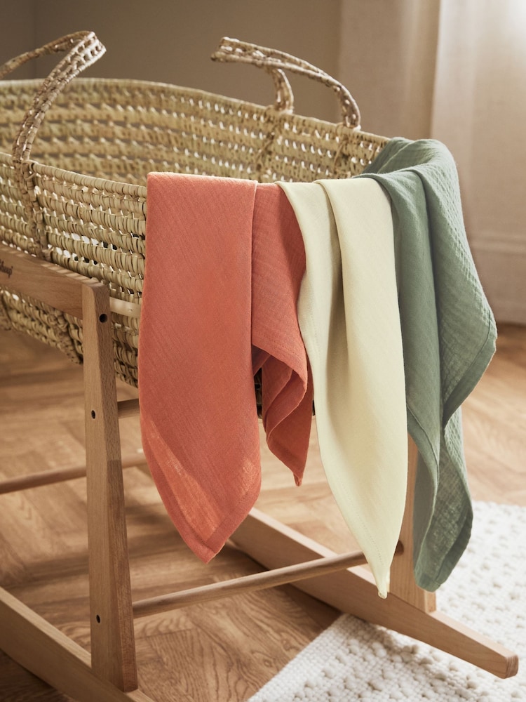 The Little Green Sheep 3 Pack Plain Muslins - Image 1 of 2