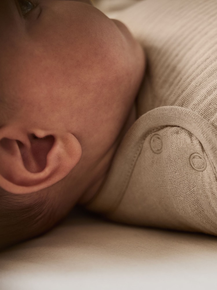 The Little Green Sheep Truffle Muslin 2.5 Tog Baby Sleeping Bag - Image 2 of 5