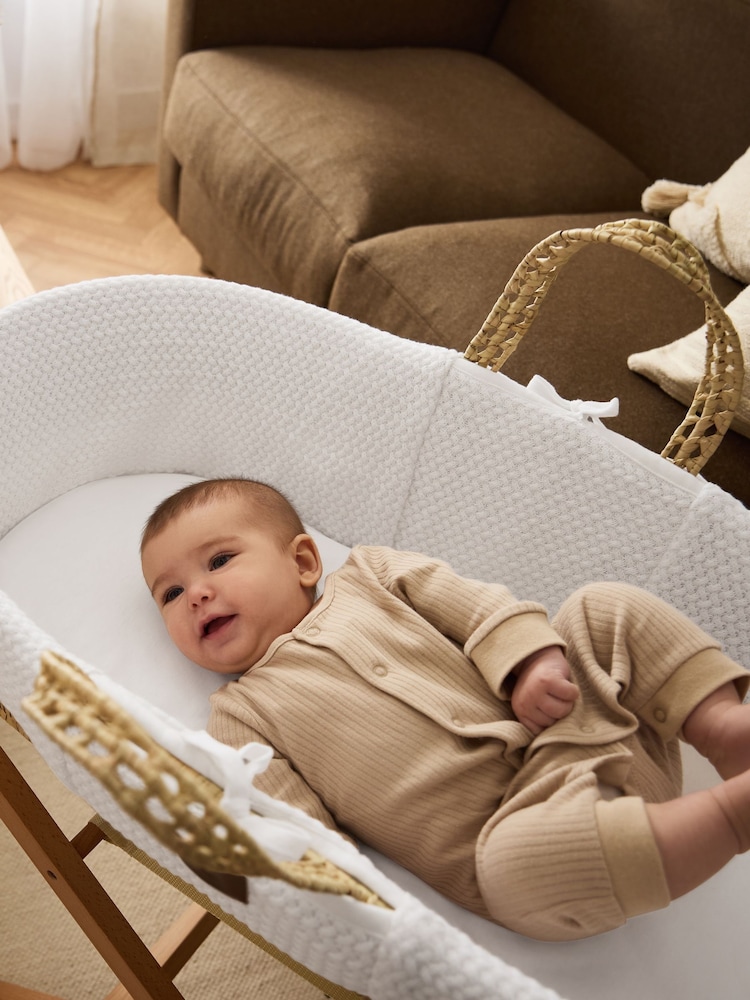 The Little Green Sheep White Wheat Knit Moses Basket & Mattress - Image 2 of 6 The Little Green Sheep White Wheat Knit Moses Basket & Mattress - Image 2 of 6