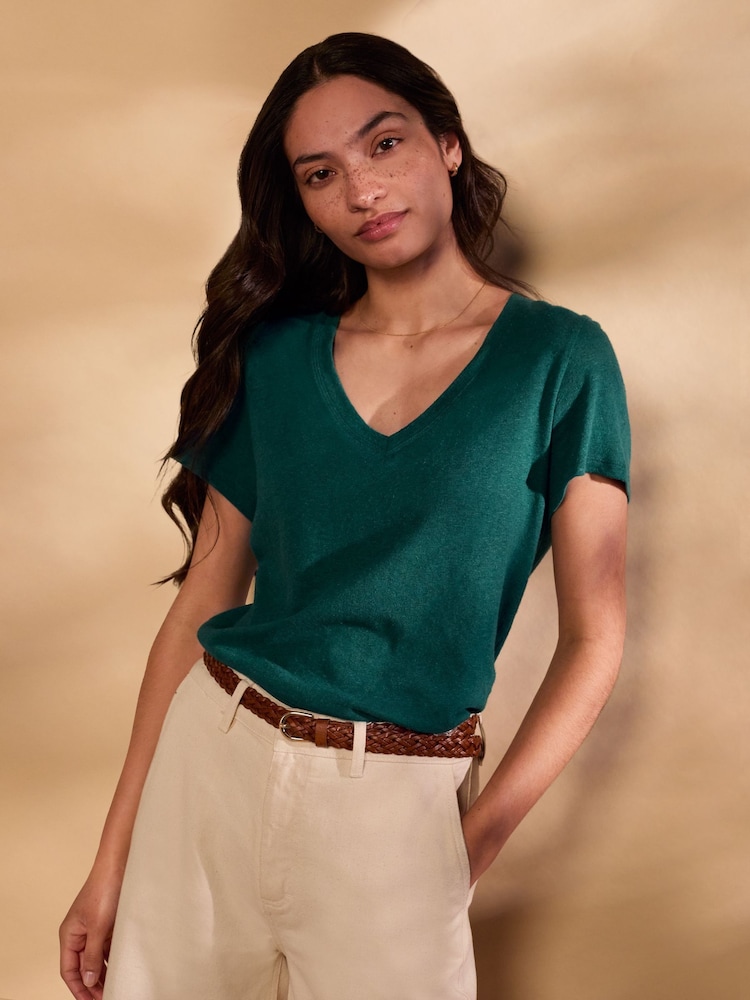 Celtic & Co. Linen / Cotton V-Neck Green T-Shirt - Image 1 of 10 Celtic & Co. Linen / Cotton V-Neck Green T-Shirt - Image 1 of 10