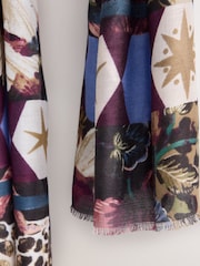 Navy Floral Swan Print - Leichter Schal - Bild 6 von 6