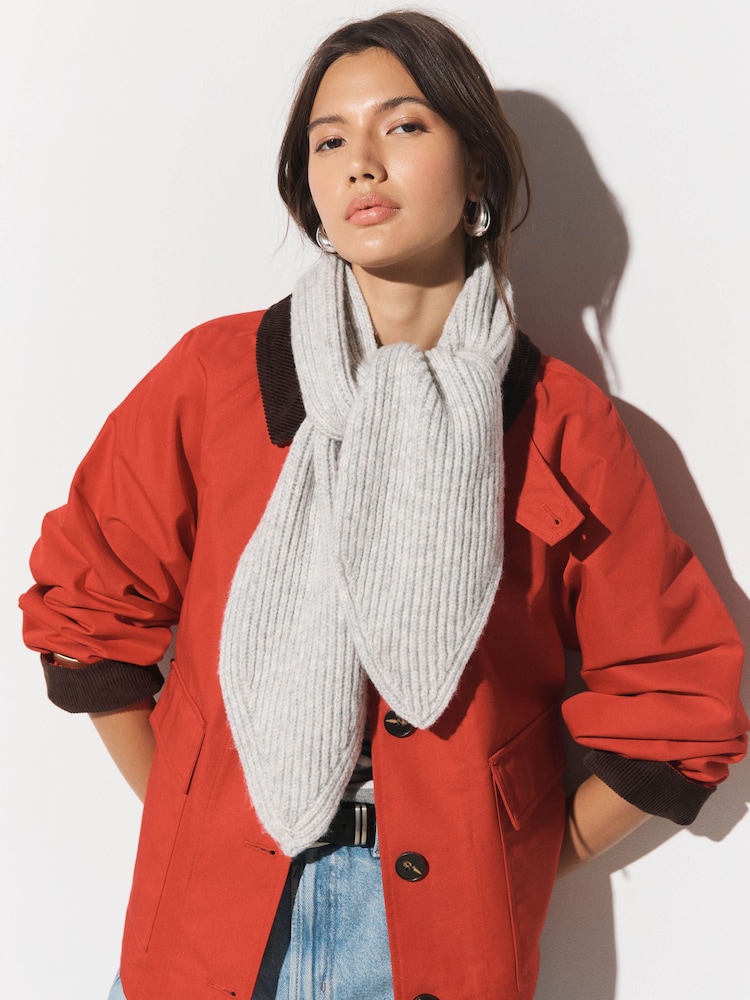 Grey Knitted Ribbed Scarf - Image 2 of 5 Grey Knitted Ribbed Scarf - Image 2 of 5