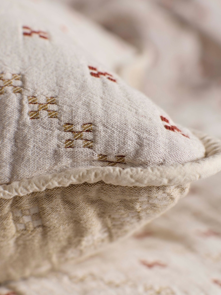 Secret Linen Store Cassie Quilted Cushion Cover - Bild 2 von 3 Secret Linen Store Cassie Quilted Cushion Cover - Bild 2 von 3