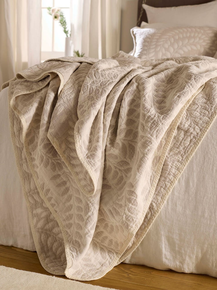 Secret Linen Store Annie Quilted Throw - Bild 1 von 3 Secret Linen Store Annie Quilted Throw - Bild 1 von 3