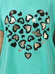 Yours Curve Green Heart Print T-Shirt - Image 4 of 5