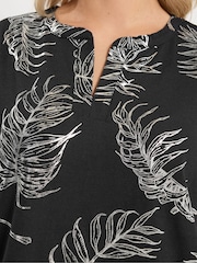 Yours Curve Leaf Print Notch Neck Top - Bild 4 von 5