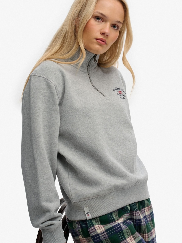Grå - Superdry Athletic Essentials Graphic Half Zip-genser - Bilde 1 av 6