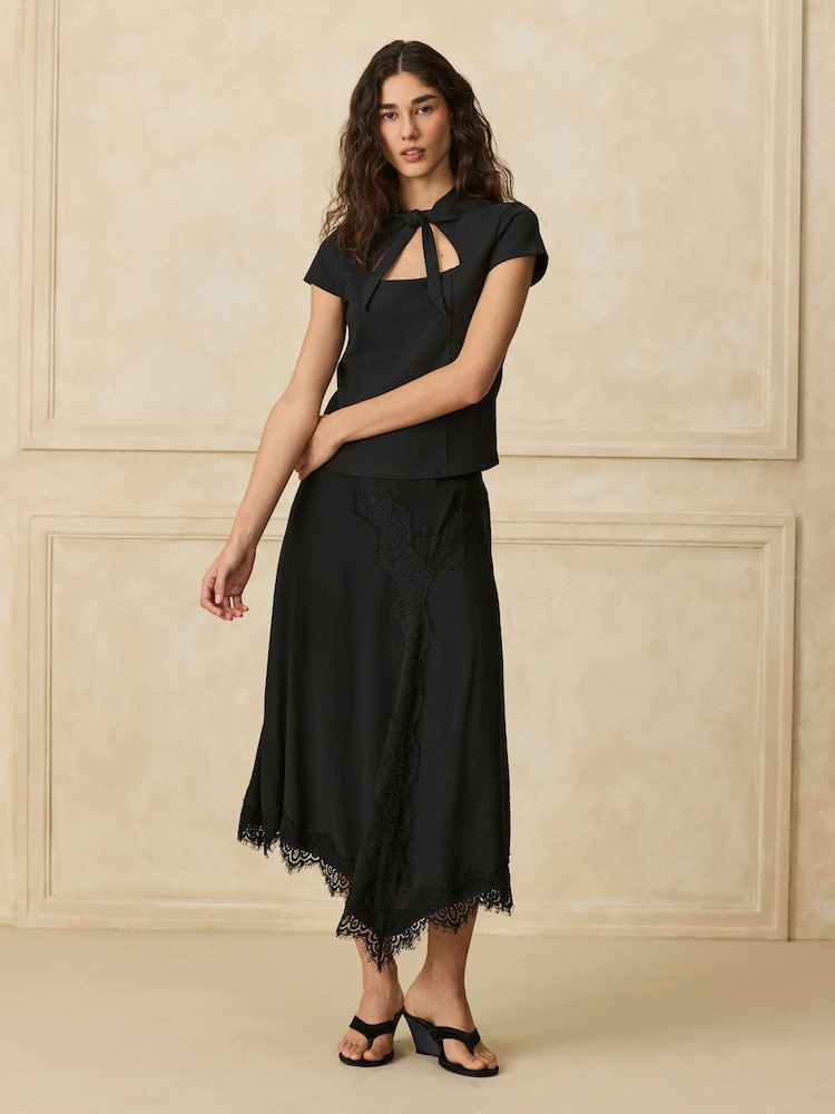 ខ្មៅ - Satin Asymmetric Midi Skirt with Lace Trim - រូបភាព 1 នៃ 8 ខ្មៅ - Satin Asymmetric Midi Skirt with Lace Trim - រូបភាព 1 នៃ 8