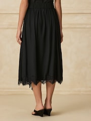 ខ្មៅ - Satin Asymmetric Midi Skirt with Lace Trim - រូបភាព 4 នៃ 8