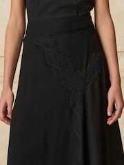 ខ្មៅ - Satin Asymmetric Midi Skirt with Lace Trim - រូបភាព 5 នៃ 8