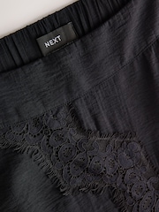 ខ្មៅ - Satin Asymmetric Midi Skirt with Lace Trim - រូបភាព 7 នៃ 8
