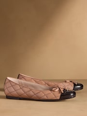 كريم - حذاء بمب باليه أنيق من Russell & Bromley - صورة 1 من 7