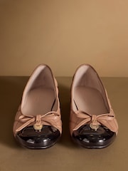 كريم - حذاء بمب باليه أنيق من Russell & Bromley - صورة 3 من 7