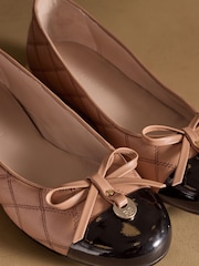كريم - حذاء بمب باليه أنيق من Russell & Bromley - صورة 7 من 7