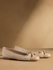 لون طبيعي - حذاء بمب باليه أنيق من Russell & Bromley - صورة 1 من 7