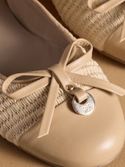 لون طبيعي - حذاء بمب باليه أنيق من Russell & Bromley - صورة 5 من 7