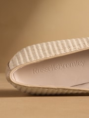 لون طبيعي - حذاء بمب باليه أنيق من Russell & Bromley - صورة 7 من 7