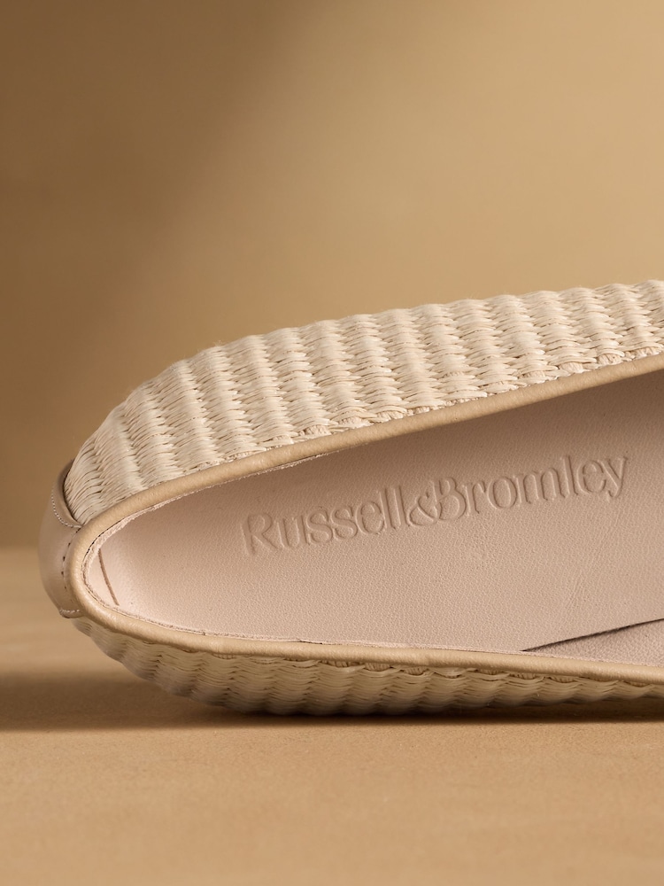 لون طبيعي - حذاء بمب باليه أنيق من Russell & Bromley - صورة 7 من 7