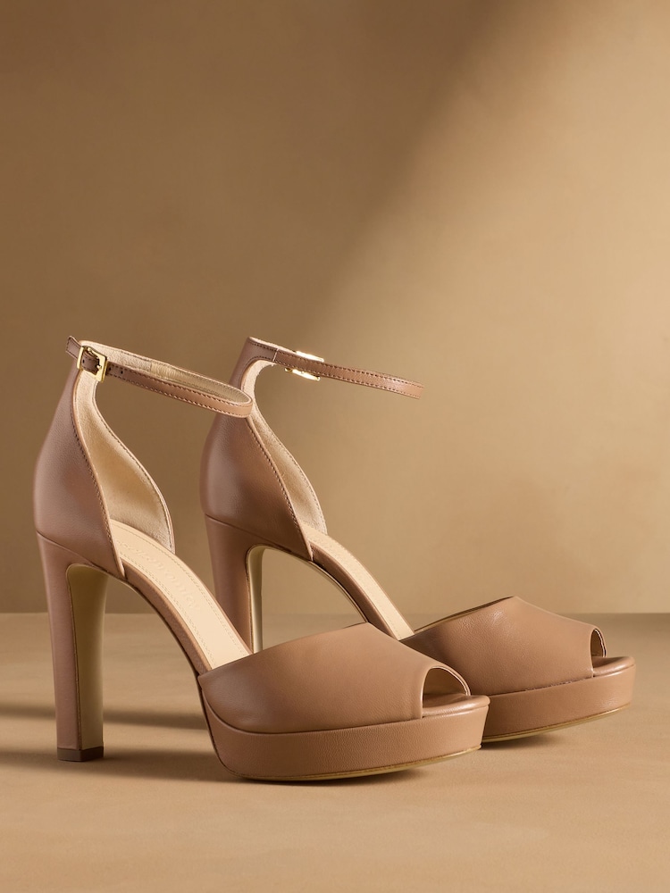 ורוד עדין - Russell & Bromley Hopebeck High Heel Platform Sandals - תמונה 1 מתוך 7 ורוד עדין - Russell & Bromley Hopebeck High Heel Platform Sandals - תמונה 1 מתוך 7