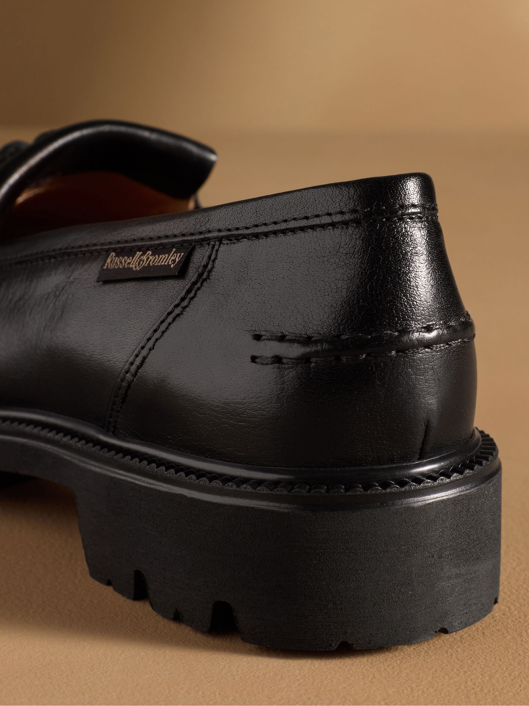 Next：日本 ブラック - Russell & Bromley Dorchester タッセル
