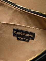 කළු - Russell & Bromley Sutton Medium Oval Shoulder Bag - 6න් 3 වන රූපය