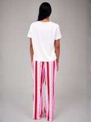 Loungeable Please Leave By 9pm T-shirt And Striped Trousers Pyjama Set - Bild 2 von 5