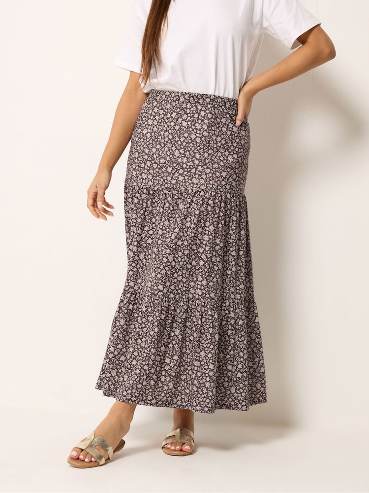 تنورة ماكسي بتصميم طبقات للأحجام الصغيرة من M&Co - Image 1 of 5 تنورة ماكسي بتصميم طبقات للأحجام الصغيرة من M&Co - Image 1 of 5