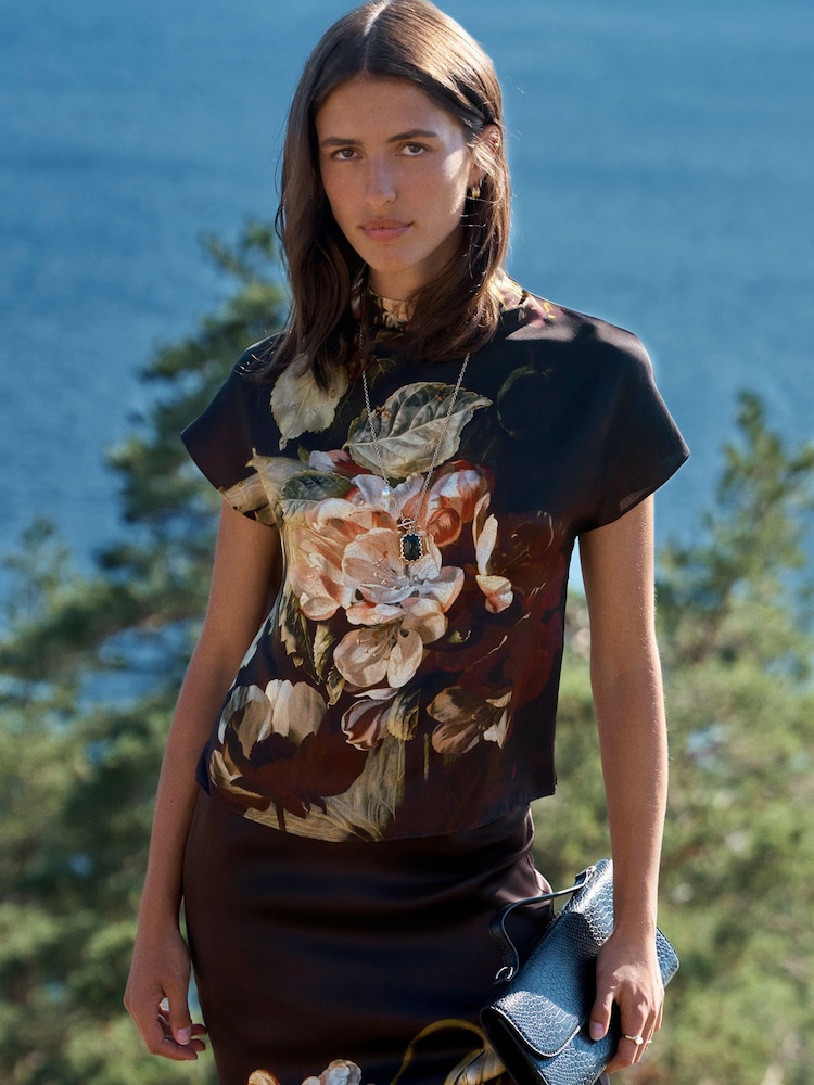 Ashmolean Museum x Next Wine Floral Print Satin Short Sleeve T-Shirt - Image 2 of 7 Ashmolean Museum x Next Wine Floral Print Satin Short Sleeve T-Shirt - Image 2 of 7