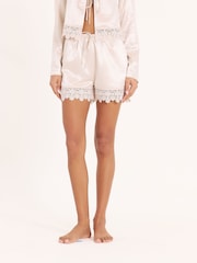 4th & Reckless Cream Candice Shorts - Image 4 of 5