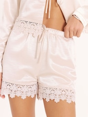 4th & Reckless Cream Candice Shorts - Image 5 of 5